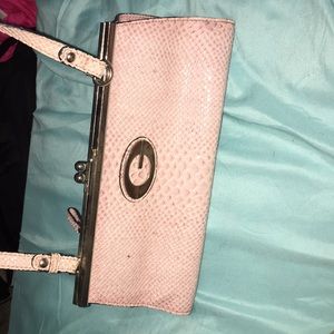 Guess clutch pink